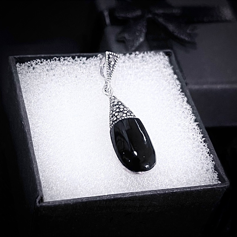 ☃️ Onyx, Marcasite & Sterling Silver Pendant